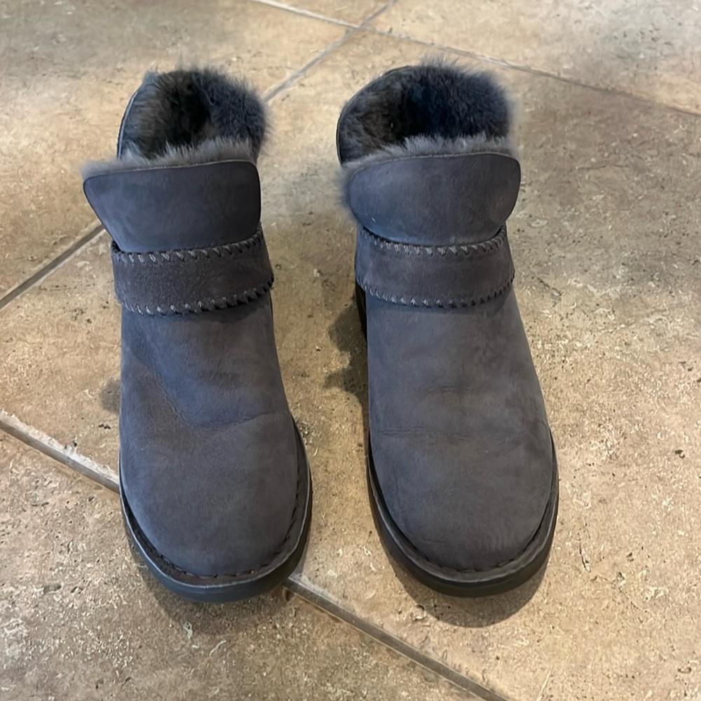 UGG WOMENS MCKAY WINTER BOOTS SZE 7 GREY